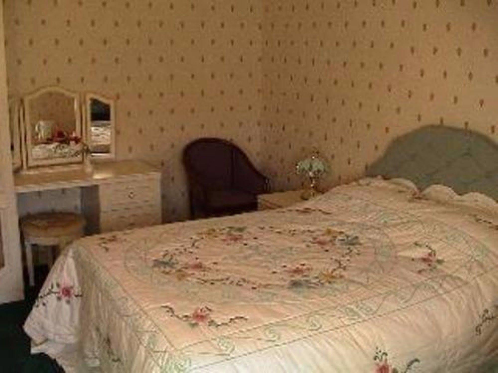 Capital House Hotel EDI Kültér fotó