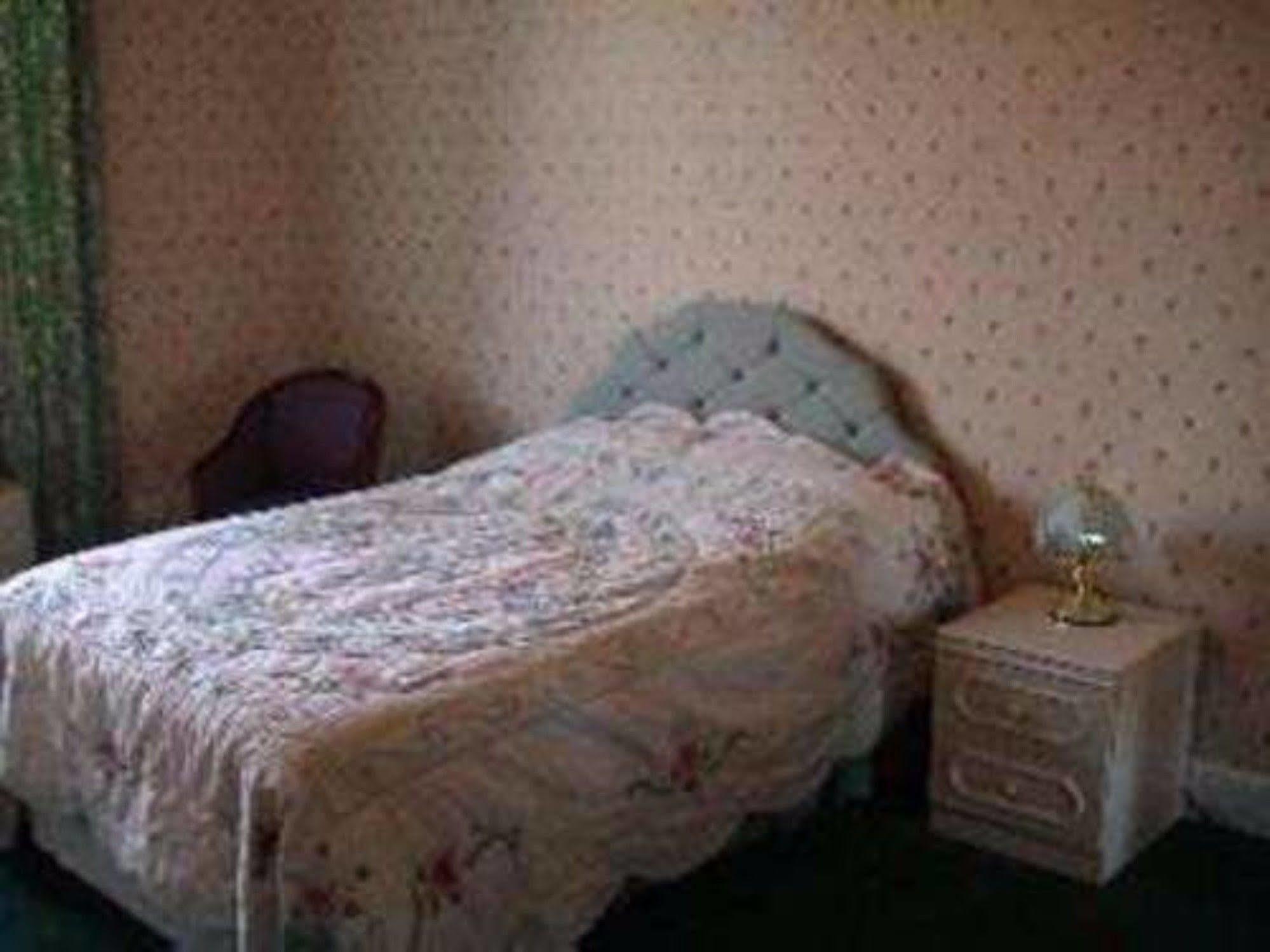 Capital House Hotel EDI Kültér fotó